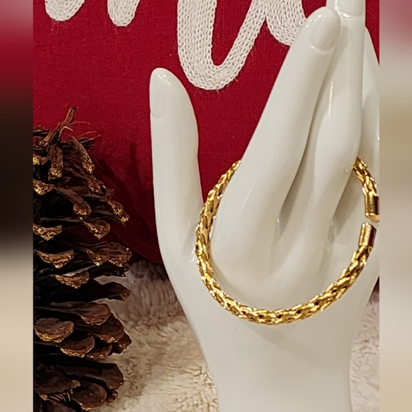 Stainless Steel Goldtone or Silvertone weaved bangle bracelet - Picture 9 of 16